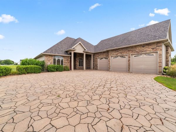 2508 Cottonwood Road , Ames, IA 50014