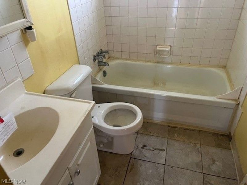 6330 Stonecrest Drive , Brook Park, OH 44142 Photo 10