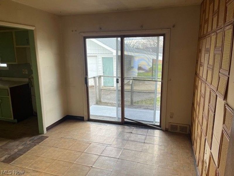 6330 Stonecrest Drive , Brook Park, OH 44142 Photo 11