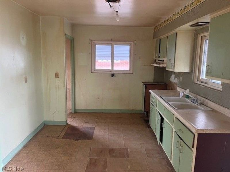 6330 Stonecrest Drive , Brook Park, OH 44142 Photo 13