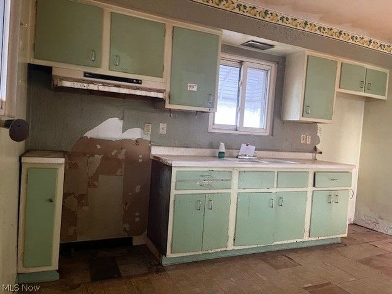 6330 Stonecrest Drive , Brook Park, OH 44142 Photo 14