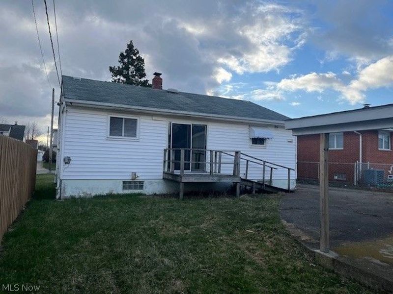 6330 Stonecrest Drive , Brook Park, OH 44142 Photo 3