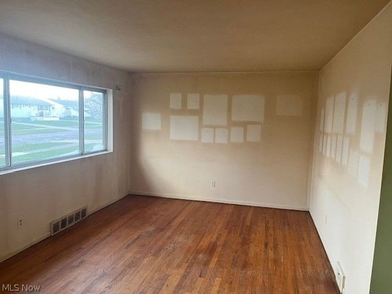 6330 Stonecrest Drive , Brook Park, OH 44142 Photo 4