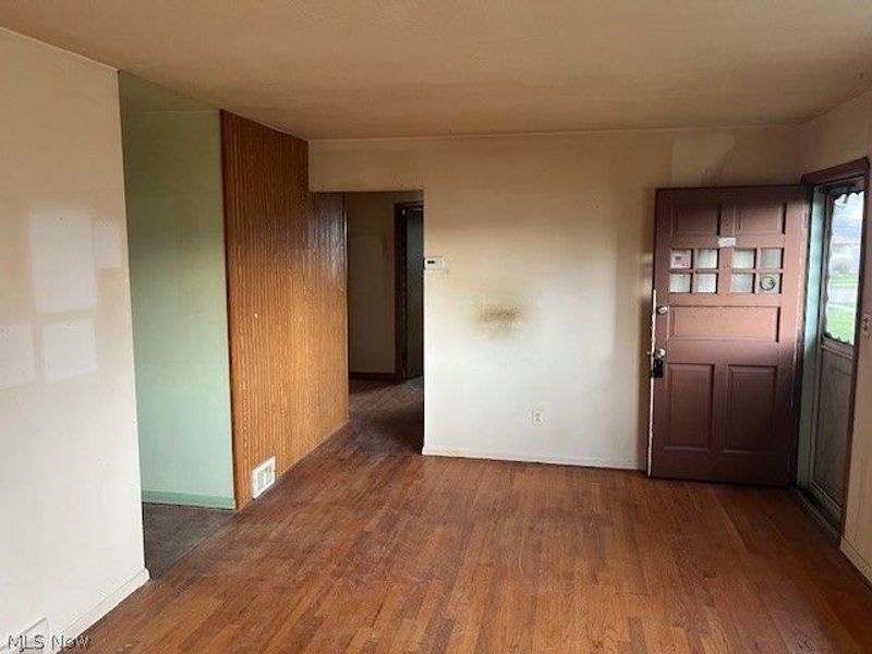 6330 Stonecrest Drive , Brook Park, OH 44142 Photo 5