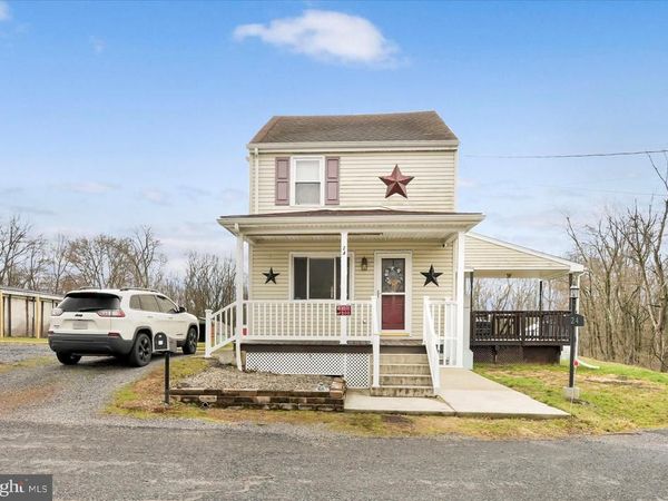 24 S SCHOOL ROW STREET, POTTSVILLE, PA 17901