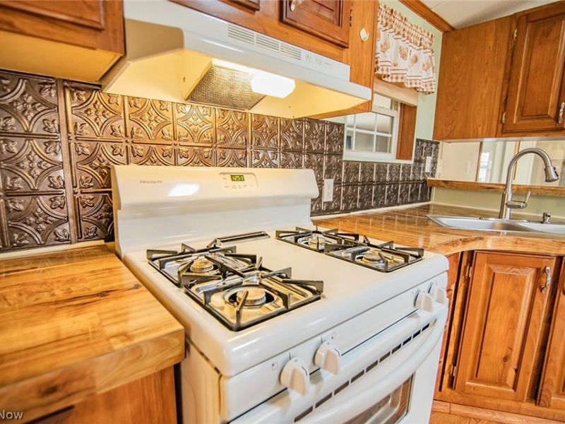 13533 Emerson Avenue, Williamstown, WV 26187 Photo 11