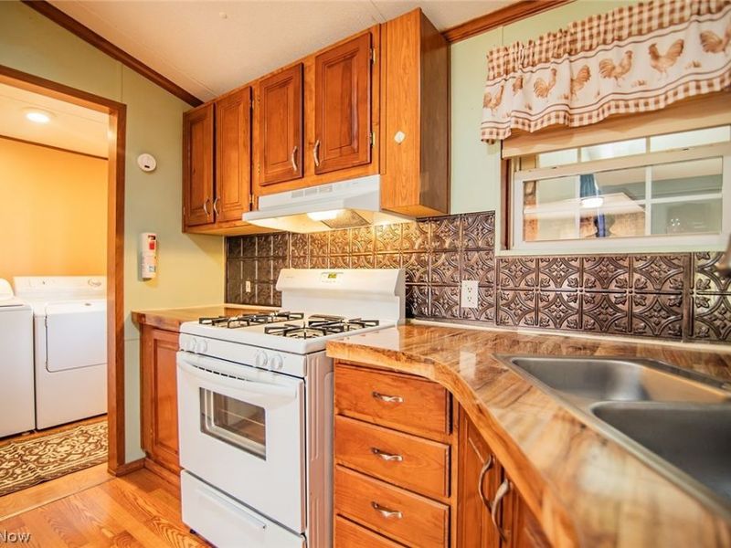 13533 Emerson Avenue, Williamstown, WV 26187 Photo 13