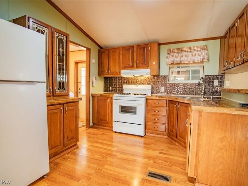 13533 Emerson Avenue, Williamstown, WV 26187 Photo 17