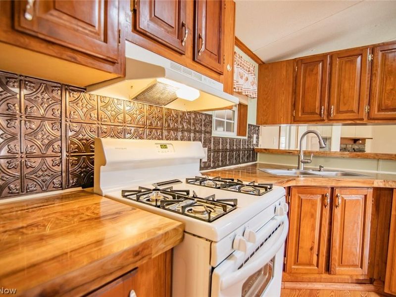 13533 Emerson Avenue, Williamstown, WV 26187 Photo 9