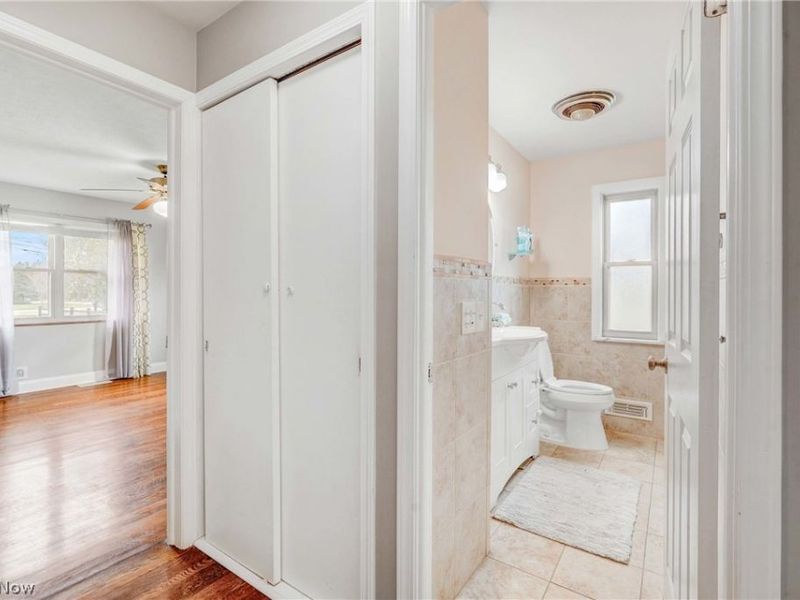 24037 Mastick Road , North Olmsted, OH 44070 Photo 12