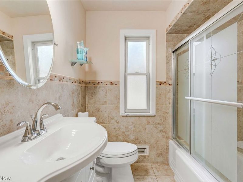 24037 Mastick Road , North Olmsted, OH 44070 Photo 15