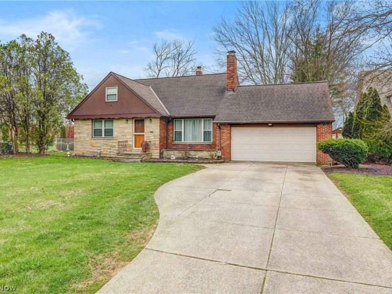 24037 Mastick Road , North Olmsted, OH 44070 Photo 2