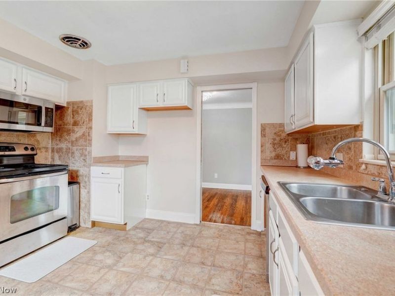 24037 Mastick Road , North Olmsted, OH 44070 Photo 24