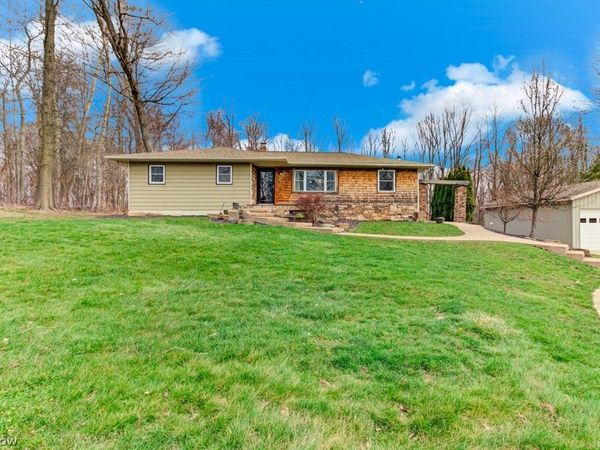 251 E Mohawk Drive , Malvern, OH 44644