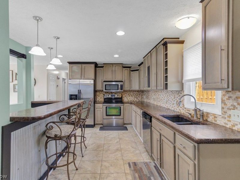 251 E Mohawk Drive , Malvern, OH 44644 Photo 11