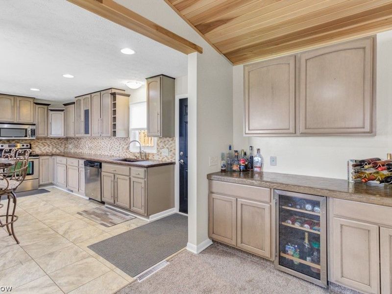 251 E Mohawk Drive , Malvern, OH 44644 Photo 13