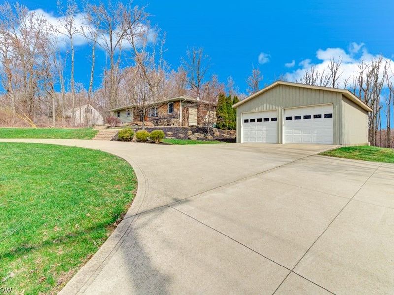 251 E Mohawk Drive , Malvern, OH 44644 Photo 2