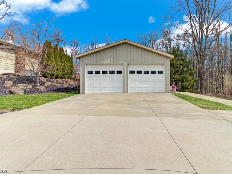 251 E Mohawk Drive , Malvern, OH 44644 Photo 3