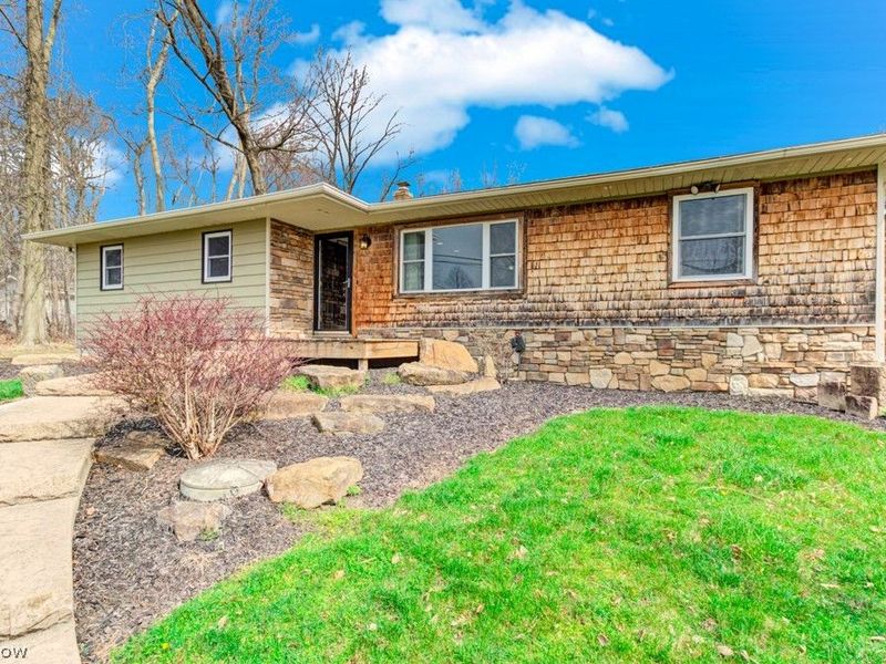 251 E Mohawk Drive , Malvern, OH 44644 Photo 4