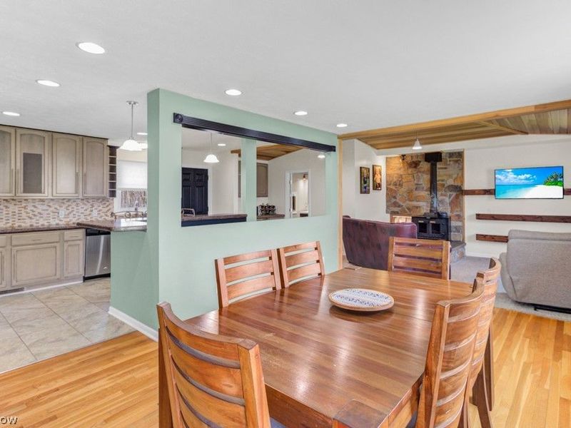 251 E Mohawk Drive , Malvern, OH 44644 Photo 6