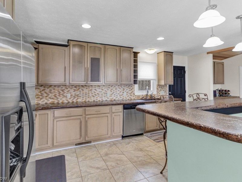 251 E Mohawk Drive , Malvern, OH 44644 Photo 7