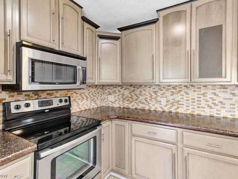 251 E Mohawk Drive , Malvern, OH 44644 Photo 9