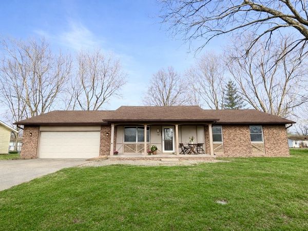 112 Donoho Drive , Salem, IL 62881