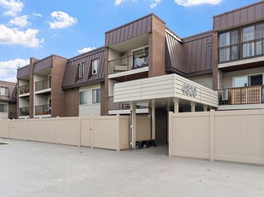 4820 Park Commons Drive, Unit 21, Saint Louis Park, MN 55416