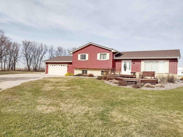 2531 465th Street, Stacyville, IA 50476
