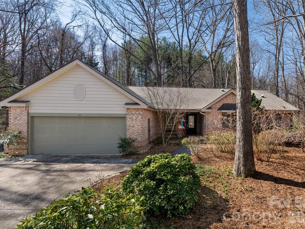 106 Oak Hollow Court, Asheville, NC 28805