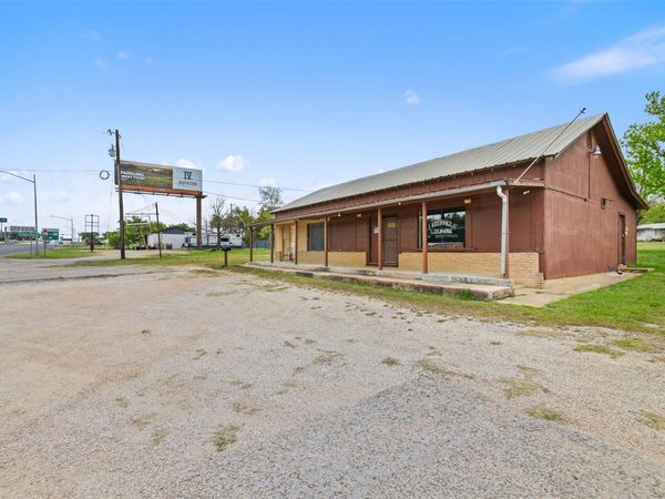201 N Us Highway 281 , Johnson City, TX 78636