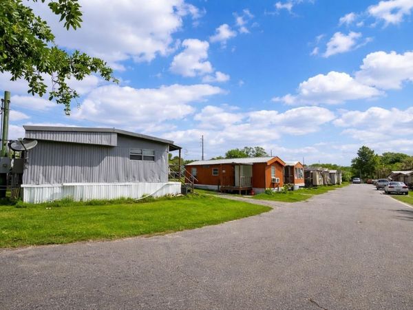 15992 W COLONIAL DRIVE , OAKLAND, FL 34787