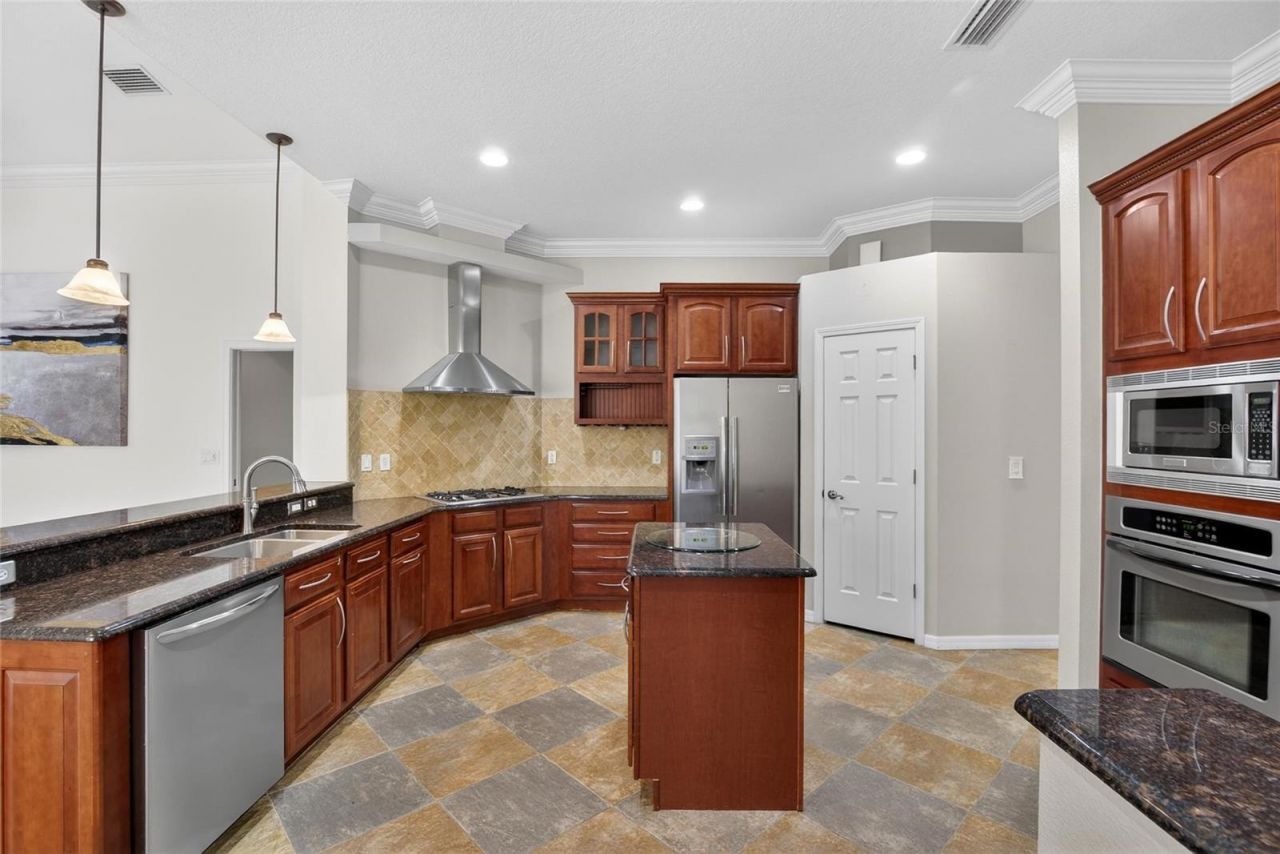 9454 Swift Creek Circle , Dover, FL 33527 Photo