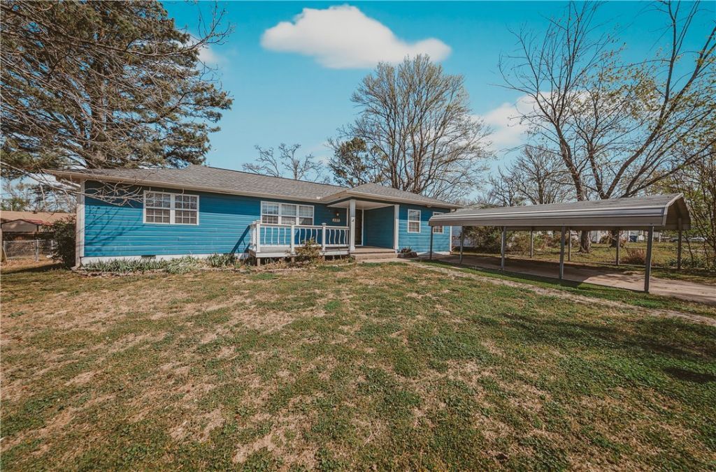 823 Granite Street, Siloam Springs, AR 72761 Main Photo