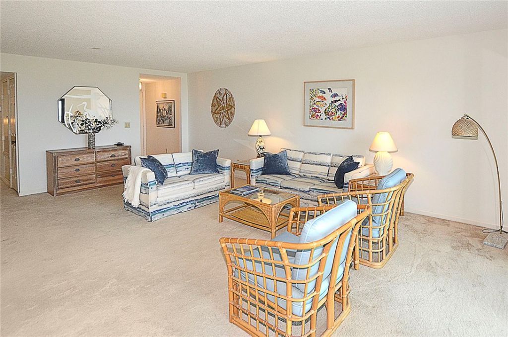 1616 Ocean Drive, Unit 305, Vero Beach, FL 32963 Photo