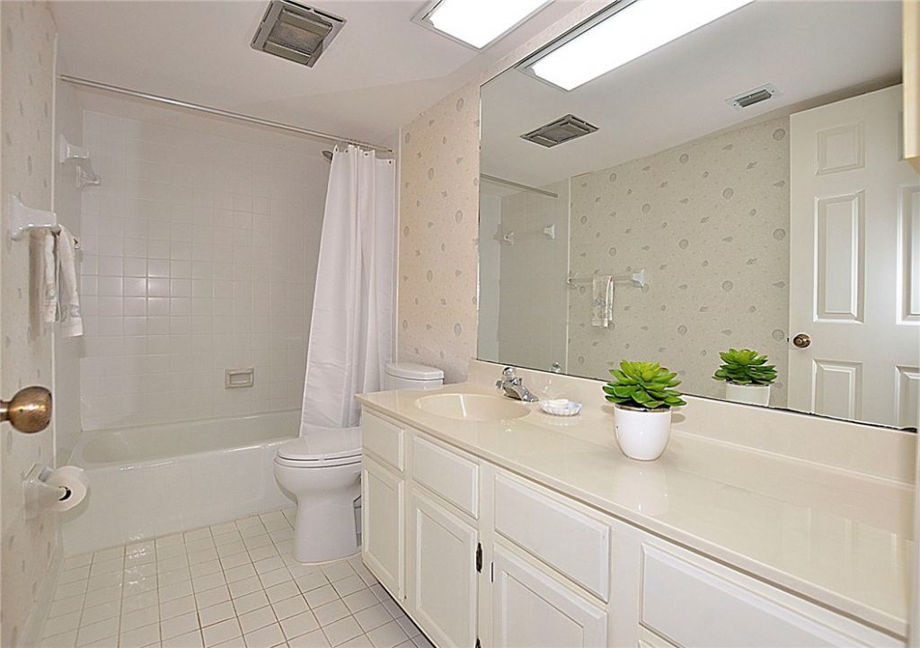 1616 Ocean Drive, Unit 305, Vero Beach, FL 32963 Photo
