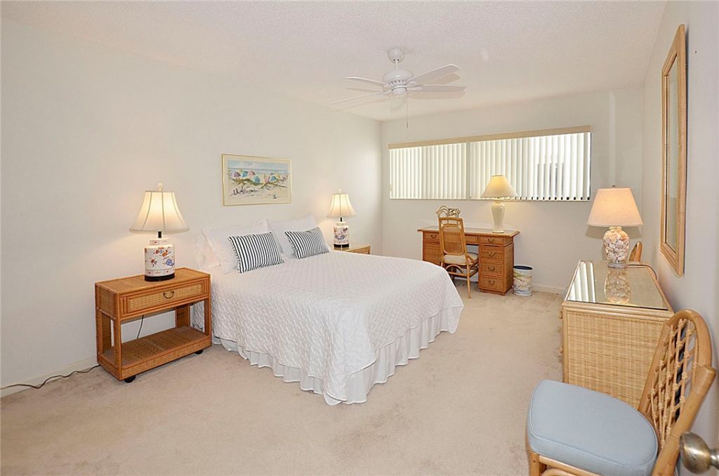 1616 Ocean Drive, Unit 305, Vero Beach, FL 32963 Photo