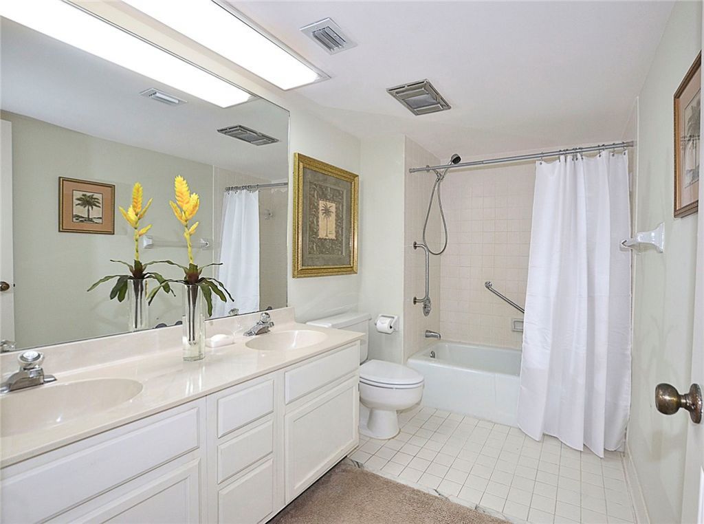 1616 Ocean Drive, Unit 305, Vero Beach, FL 32963 Photo