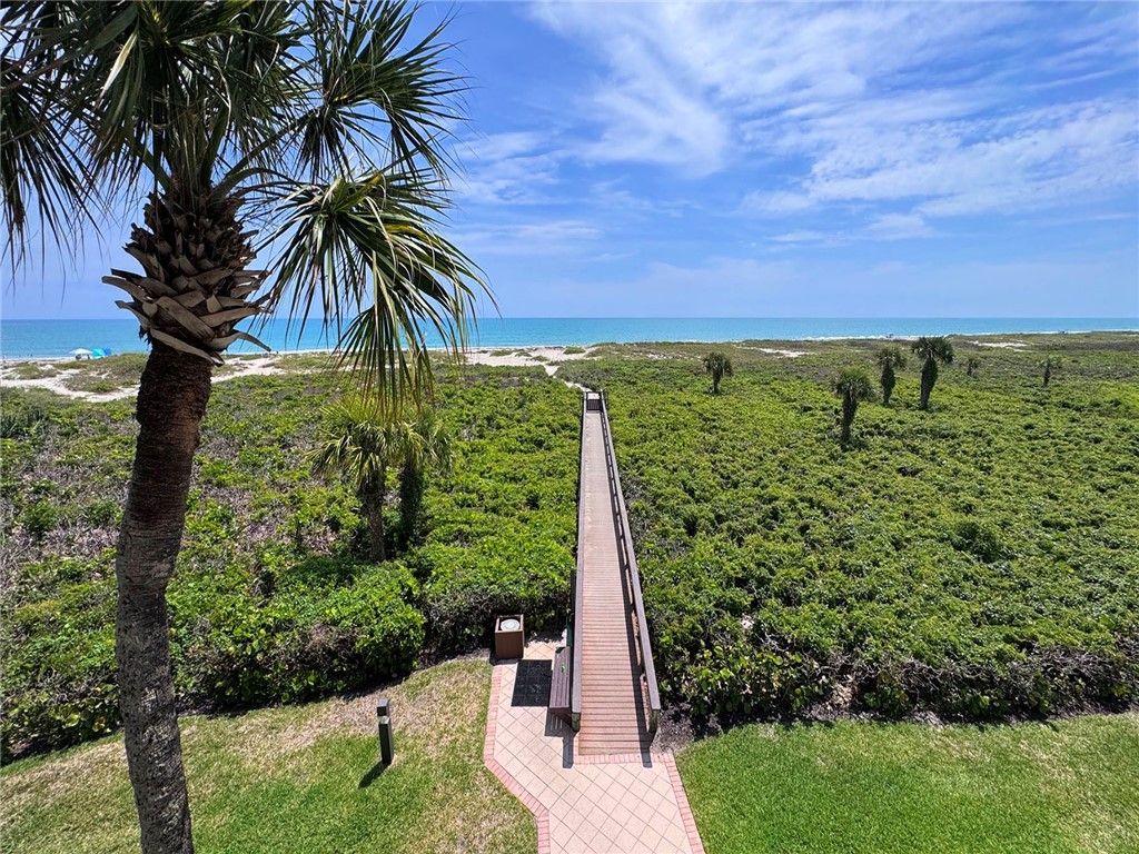 1616 Ocean Drive, Unit 305, Vero Beach, FL 32963 Photo