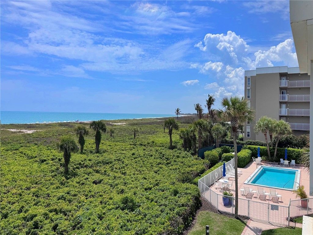 1616 Ocean Drive, Unit 305, Vero Beach, FL 32963 Photo