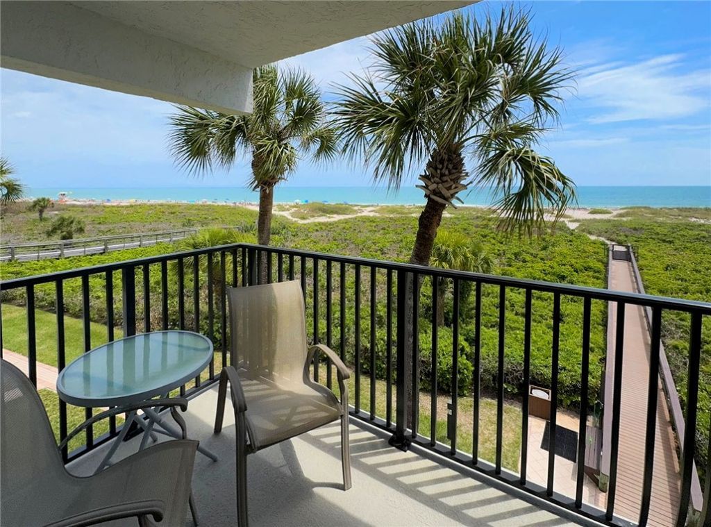 1616 Ocean Drive, Unit 305, Vero Beach, FL 32963 Photo