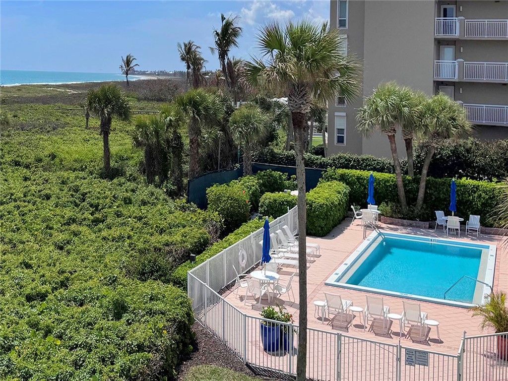 1616 Ocean Drive, Unit 305, Vero Beach, FL 32963 Photo