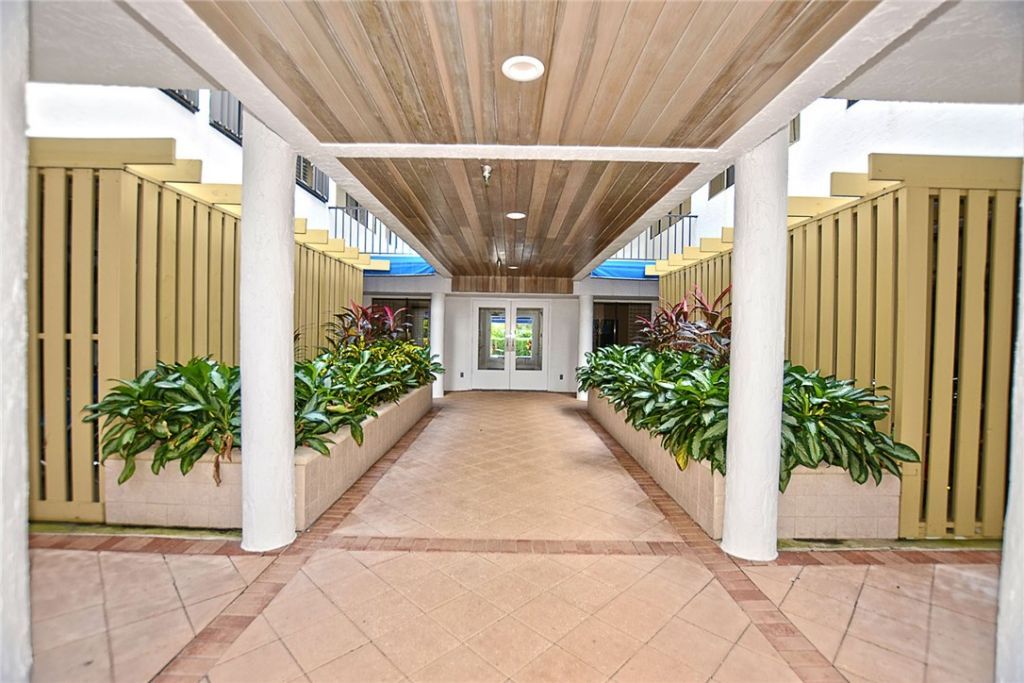 1616 Ocean Drive, Unit 305, Vero Beach, FL 32963 Photo