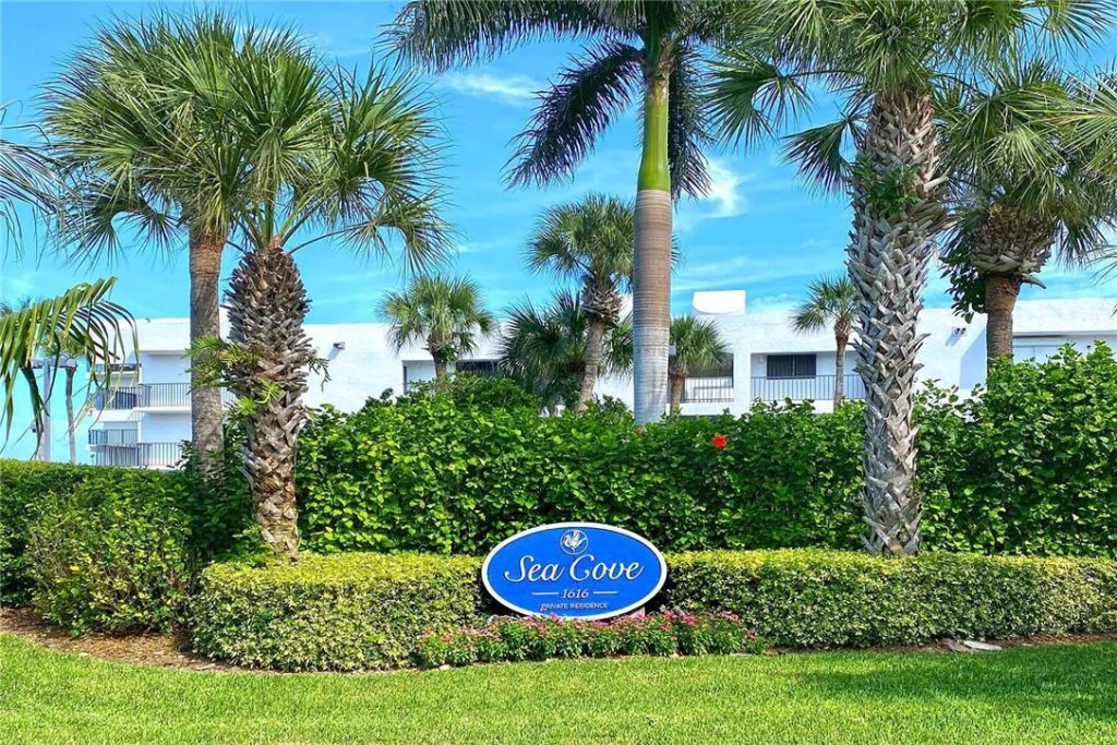 1616 Ocean Drive, Unit 305, Vero Beach, FL 32963 Photo