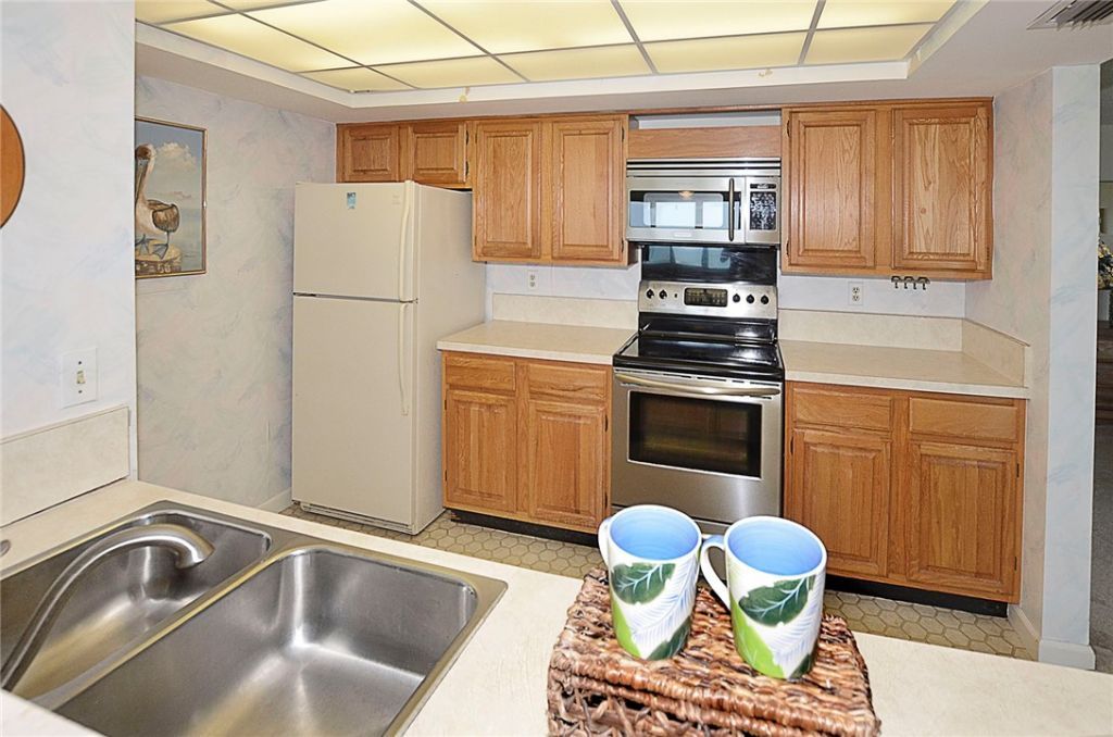 1616 Ocean Drive, Unit 305, Vero Beach, FL 32963 Photo