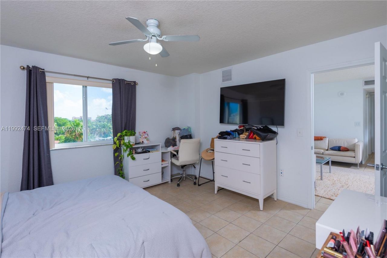 816 NW 11th St , Unit 606, Miami, FL 33136 Photo