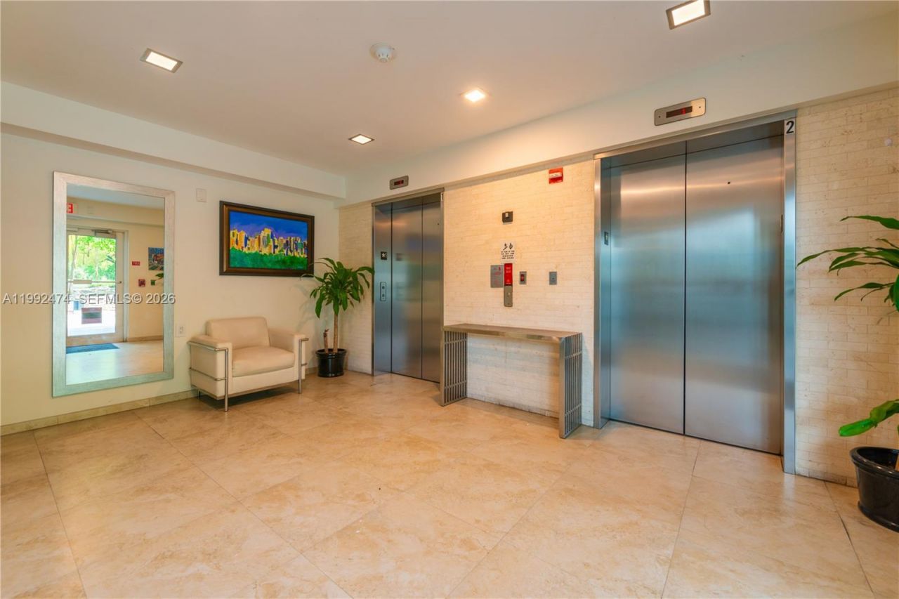 816 NW 11th St, Unit 606, Miami, FL 33136 Photo