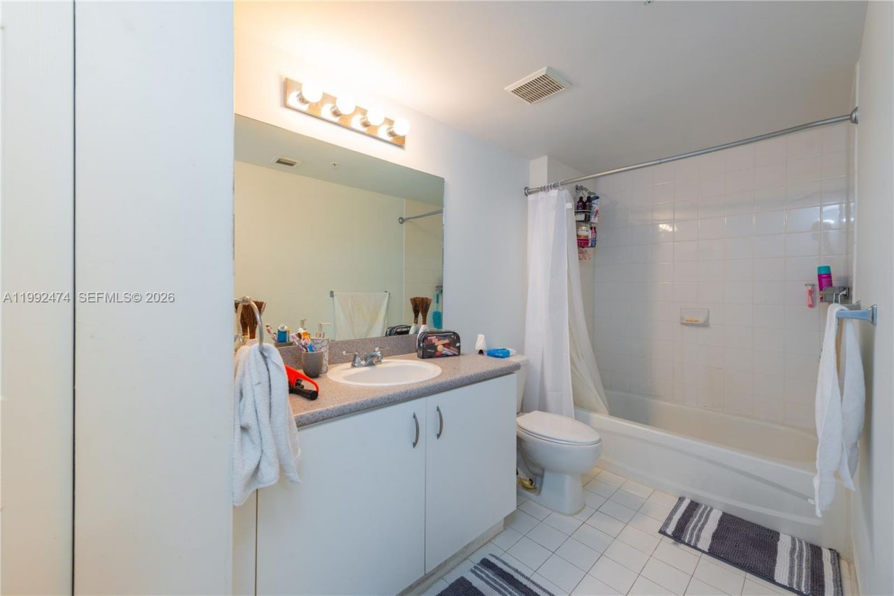 816 NW 11th St , Unit 606, Miami, FL 33136 Photo