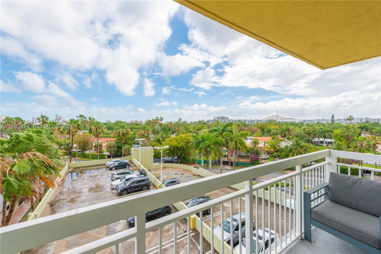 816 NW 11th St , Unit 606, Miami, FL 33136 Photo