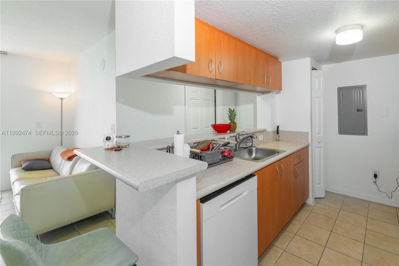 816 NW 11th St, Unit 606, Miami, FL 33136 Photo